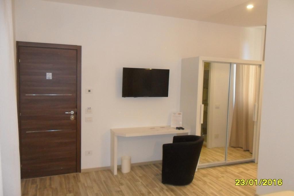 Location Lory Hotel บุสโตอาร์ซีซีโอ ภายนอก รูปภาพ