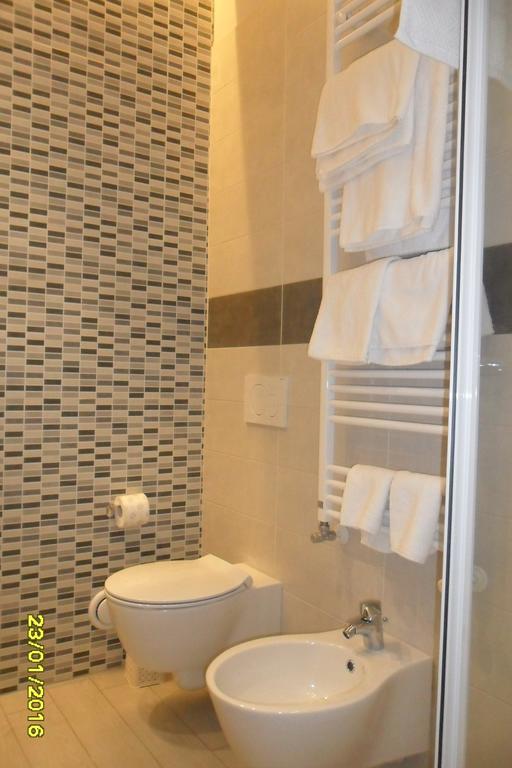 Location Lory Hotel บุสโตอาร์ซีซีโอ ภายนอก รูปภาพ