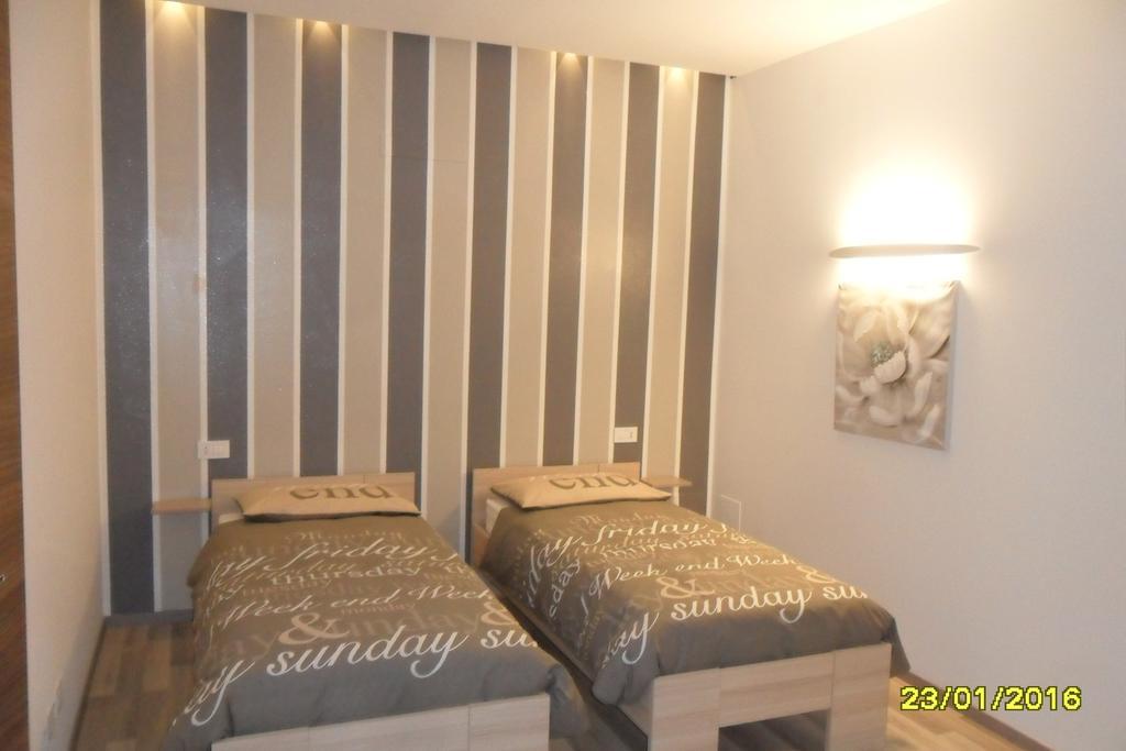 Location Lory Hotel บุสโตอาร์ซีซีโอ ภายนอก รูปภาพ